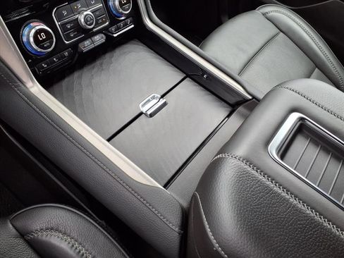 Used 2024 GMC Yukon Denali image 29