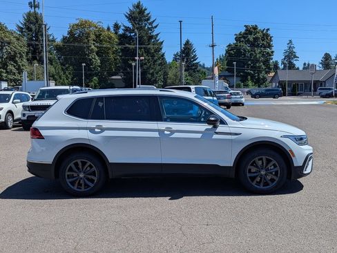 Used 2022 Volkswagen Tiguan SE AWD/4WD image 6