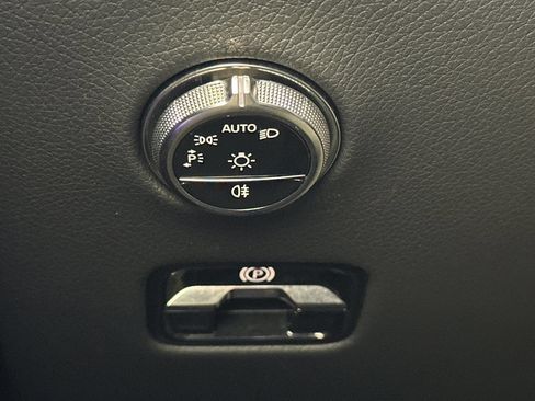 Certified 2026 Mercedes-Benz GLC 300 image 40