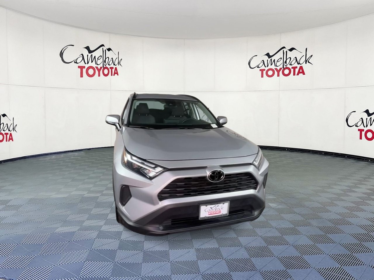 Used 2025 Toyota RAV4 XLE FWD image 4