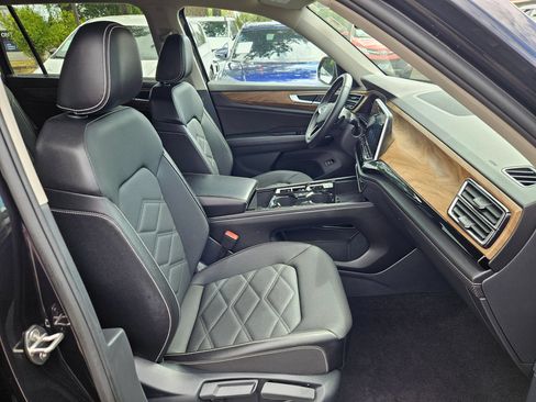 Used 2025 Volkswagen Atlas SE AWD/4WD image 30