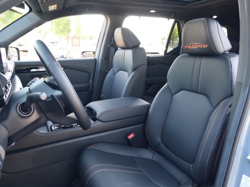Used 2025 Honda Pilot TrailSport image 34