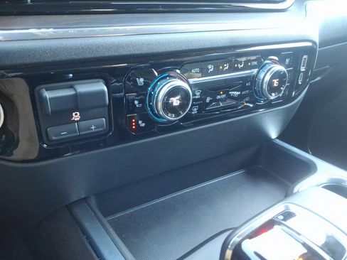 Used 2024 GMC Sierra 1500 SLT w/ SLT Premium Plus Package image 13