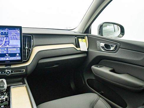 New 2026 Volvo XC60 B5 Plus w/ Climate Package PRO image 16