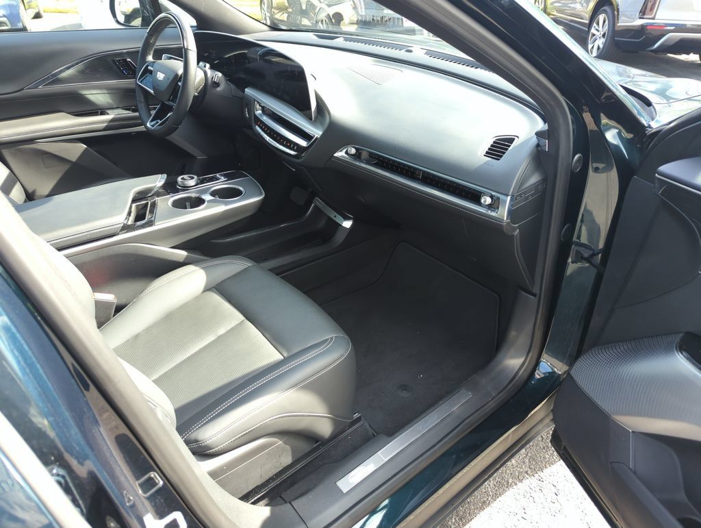 Used 2024 Cadillac Lyriq Sport RWD image 36