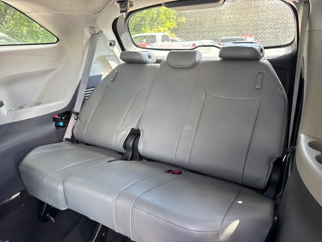 Used 2023 Toyota Sienna XLE FWD image 12