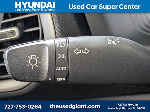 Certified 2025 Hyundai Venue SE FWD image 25