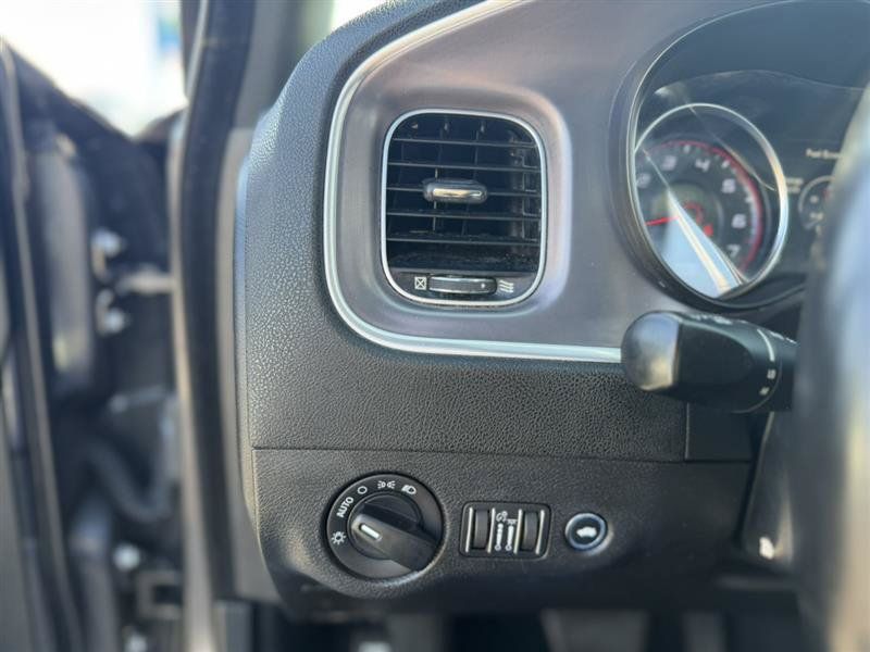 Used 2019 Dodge Charger SXT RWD image 27