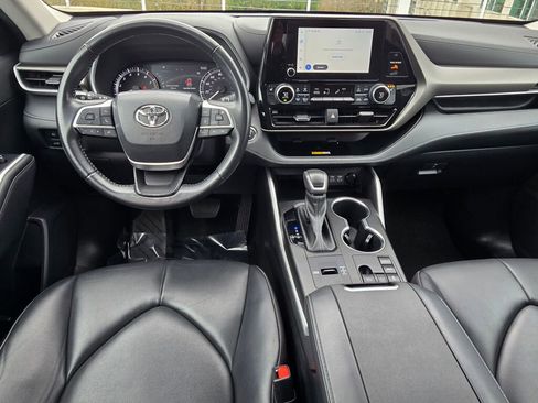 Used 2023 Toyota Highlander XLE FWD image 20