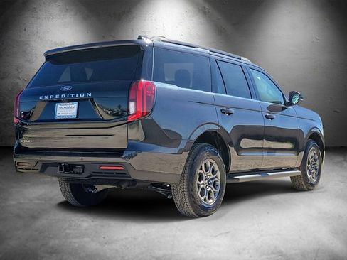 New 2026 Ford Expedition Active image 3