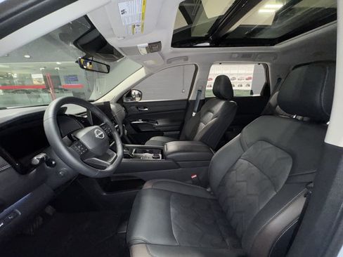 New 2026 Nissan Pathfinder Platinum AWD/4WD image 29