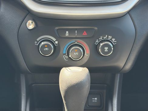 Used 2014 Jeep Cherokee Sport FWD image 20