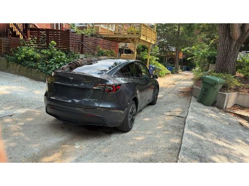 Used 2022 Tesla Model Y Long Range AWD/4WD image 3