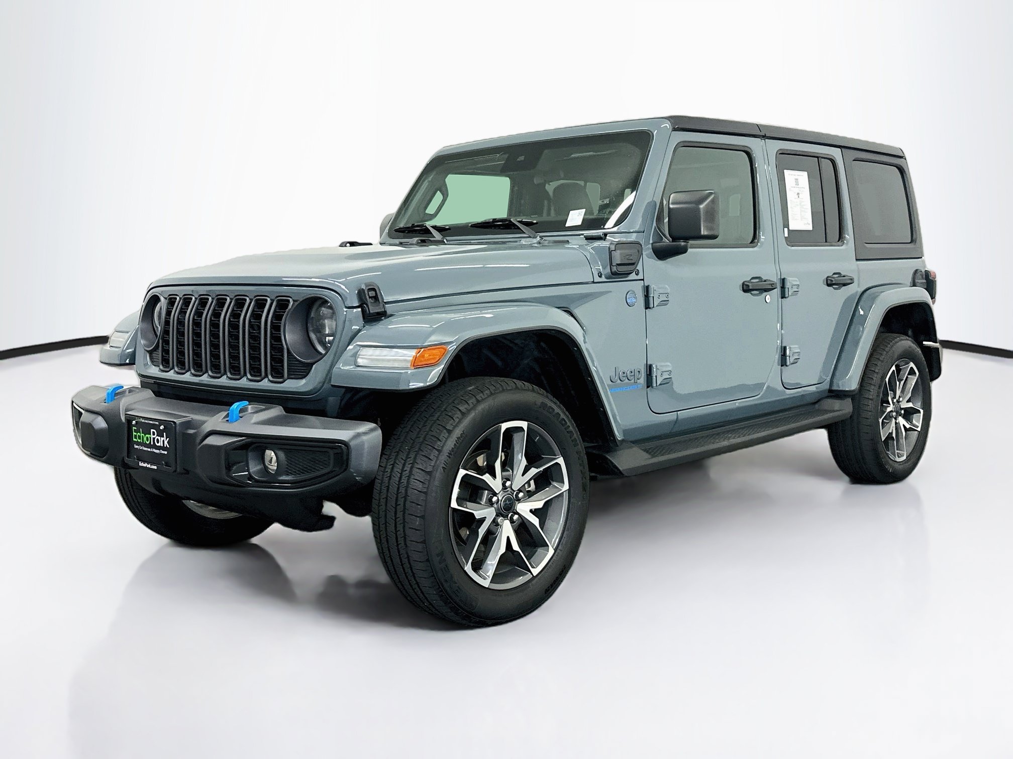 Used 2024 Jeep Wrangler Unlimited w/ Convenience Group AWD/4WD image 3