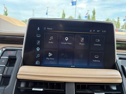 Used 2023 Chevrolet Suburban Premier w/ Advanced Technology Package AWD/4WD image 32