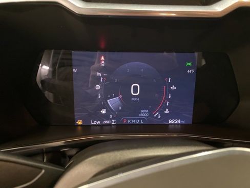 Used 2023 GMC Canyon Elevation image 16