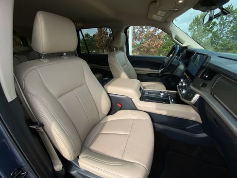 Used 2022 Ford Expedition XLT image 14