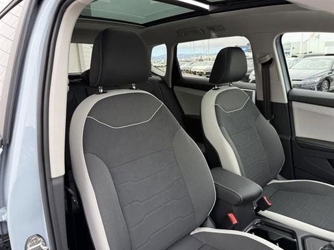 New 2025 Volkswagen Taos SE image 21