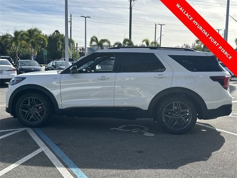 Used 2025 Ford Explorer ST-Line w/ Premium Package image 11