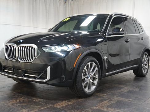 Certified 2024 BMW X5 xDrive50e w/ Premium Package image 2