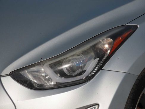 Used 2015 Hyundai Elantra Limited image 10