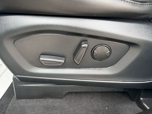 Used 2023 Ford Explorer XLT w/ Equipment Group 202A image 18