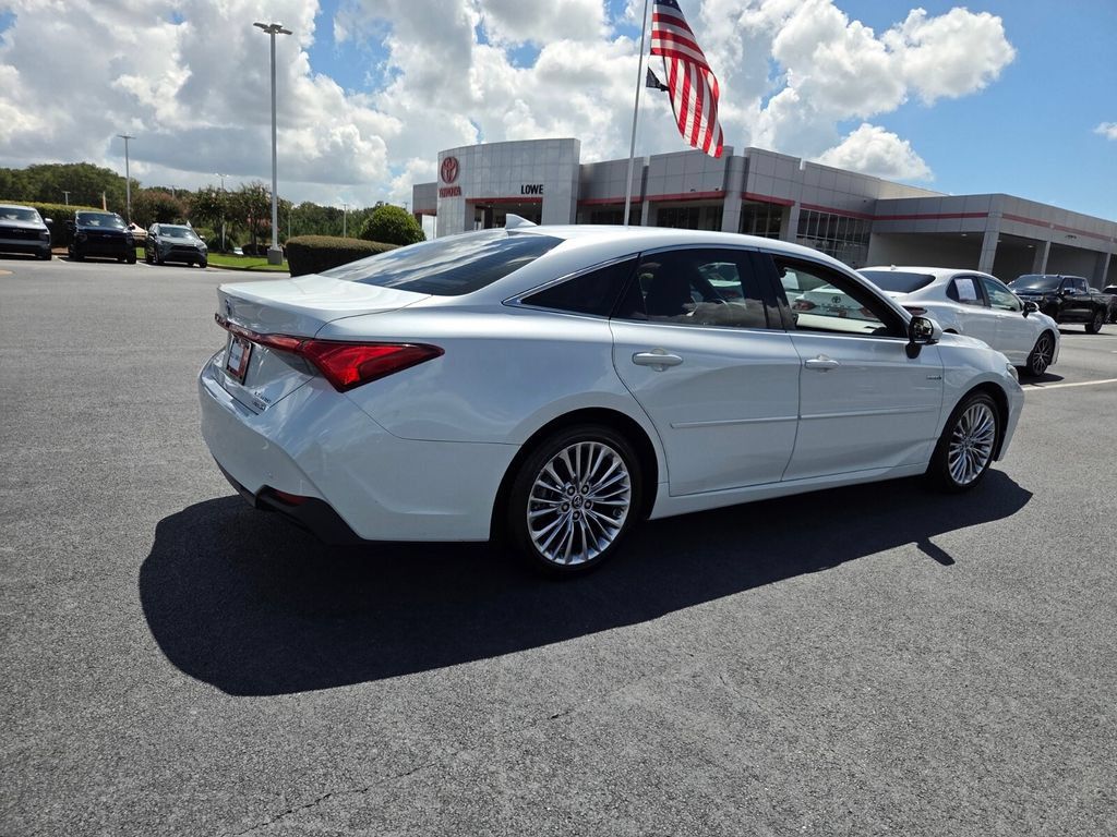 Used 2019 Toyota Avalon Limited w/ Advanced Safety Package FWD image 12