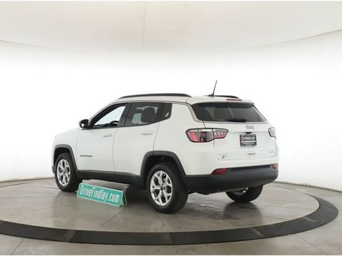Used 2025 Jeep Compass Latitude image 8