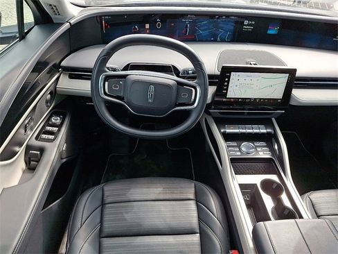 Certified 2025 Lincoln Nautilus Reserve image 11