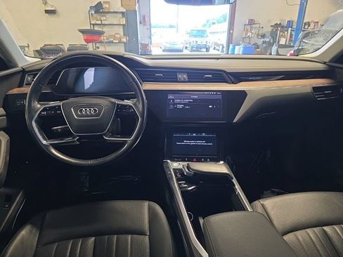 Used 2019 Audi e-tron Premium Plus AWD/4WD image 4