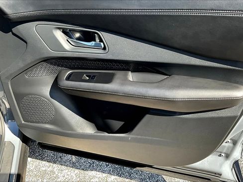 Used 2023 Nissan Ariya AWD image 23