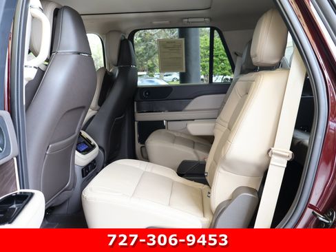 Used 2024 Lincoln Navigator Reserve image 19
