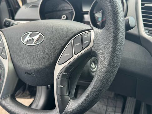 Used 2017 Hyundai Elantra GT FWD image 21