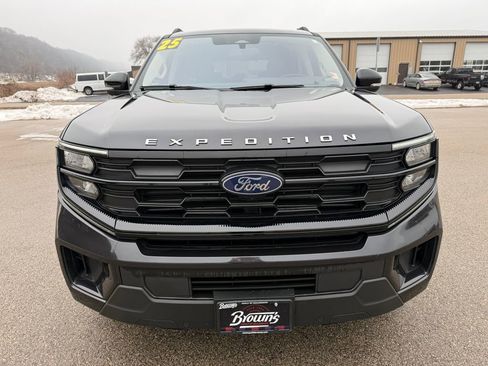 Used 2025 Ford Expedition Active image 2