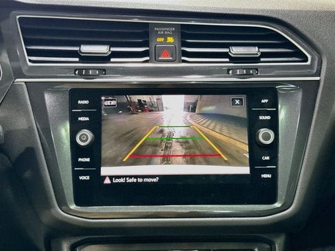 Used 2022 Volkswagen Tiguan SE AWD/4WD image 11