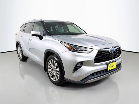 Used 2022 Toyota Highlander Platinum AWD/4WD image 4