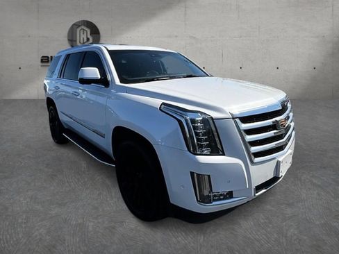 Used 2020 Cadillac Escalade Luxury AWD/4WD image 3