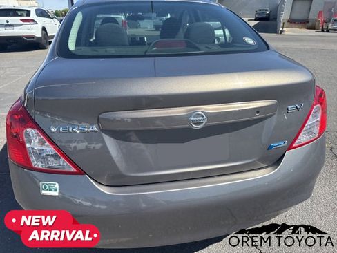 Used 2012 Nissan Versa SV FWD image 5