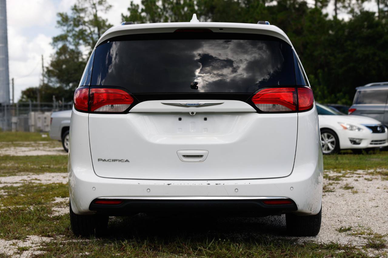 Used 2018 Chrysler Pacifica Touring-L FWD image 7