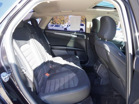 Used 2019 Ford Fusion SE image 28