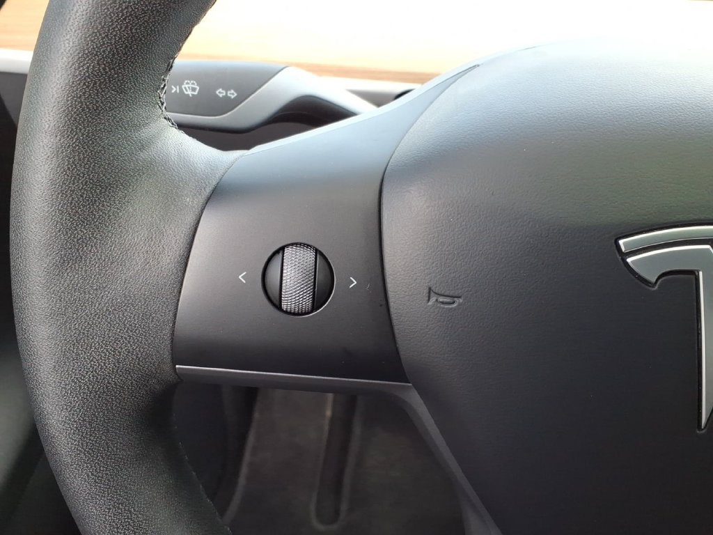 Used 2025 Tesla Model Y Long Range RWD image 35