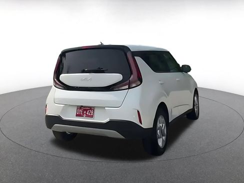 Used 2025 Kia Soul LX w/ LX Technology Package FWD image 14