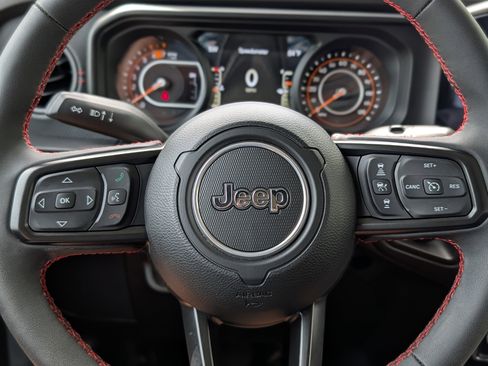 Used 2024 Jeep Wrangler Unlimited Rubicon w/ XTREMEE 35" Tire Package AWD/4WD image 16