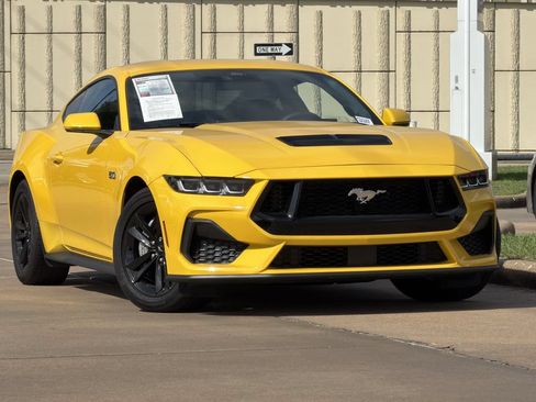 Used 2024 Ford Mustang GT RWD image 2