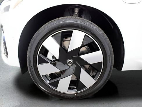 Used 2025 Volvo XC60 T8 Plus w/ Protection Package Premier image 6