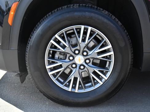 Used 2024 Chevrolet Traverse LT FWD image 12