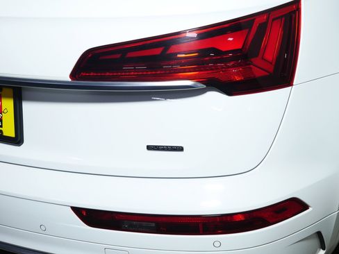 Used 2022 Audi Q5 2.0T Premium Plus image 17