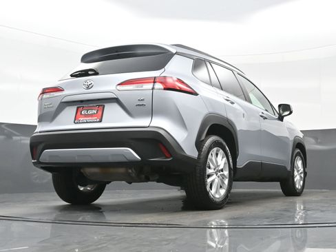 Used 2024 Toyota Corolla Cross LE image 31