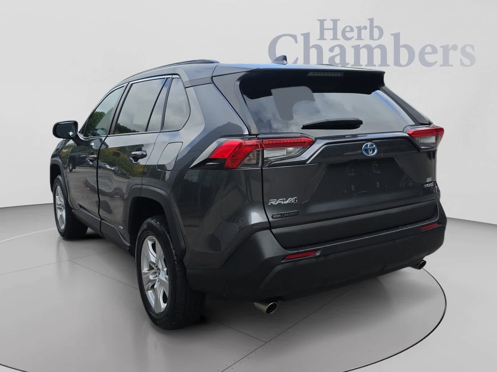 Used 2021 Toyota RAV4 LE AWD/4WD image 3