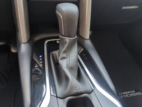 Certified 2022 Toyota Corolla Cross LE w/ Moonroof Package image 26